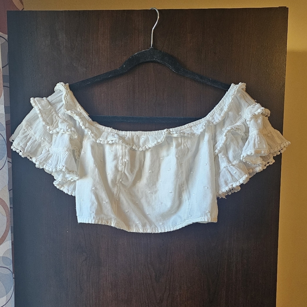 American Eagle Outfitters White Ruffled Crop Top Size Medium